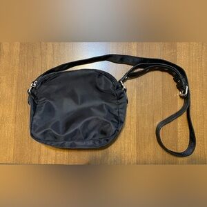 Baggallini Plain Black Crossbody Bag